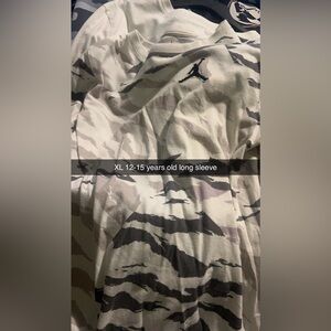 XL long sleeve 12-15 years in size Jordan long sleeve shirt